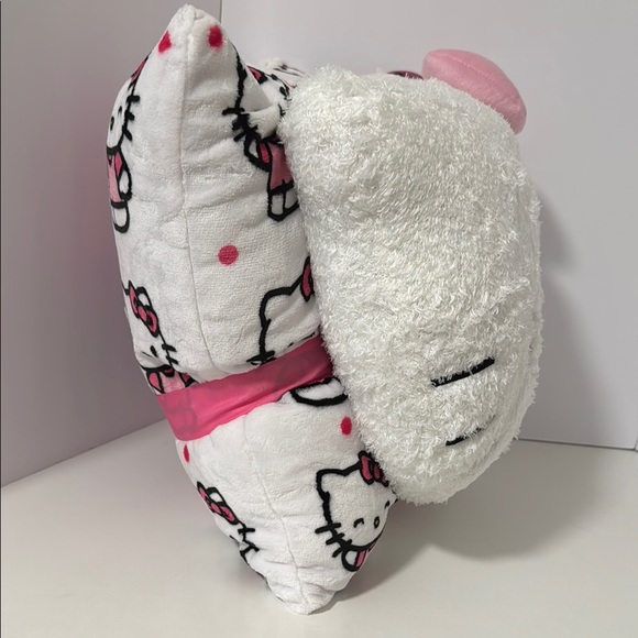 New Hello Kitty 2 Pack Decorative Pillows. - Picture 4 of 14